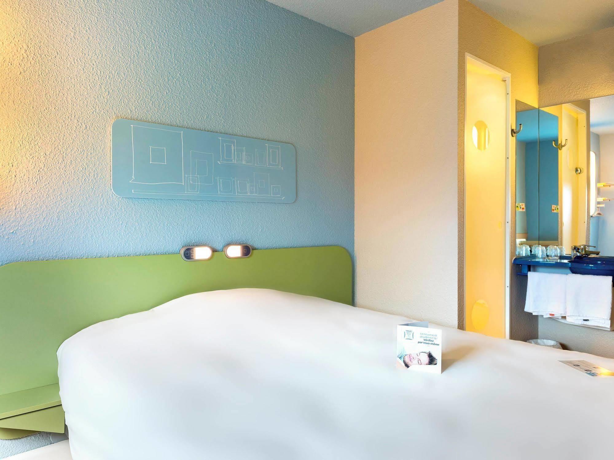 Ibis Budget La Roche Sur Yon Vendespace Mouilleron-le-Captif Екстер'єр фото